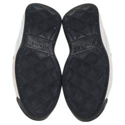 مملوكة مسبقًا Chanel White Neoprene And Leather CC Low Top Sneakers Size 39.5