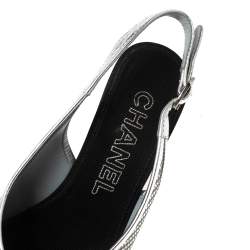 مملوكة مسبقًا صندل شانيل كعب عريض فتحة كعب فيونكة جلد وبي في سي مغزول أسود/ فضي مقاس 36