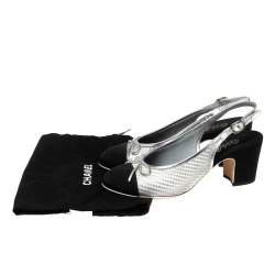 مملوكة مسبقًا صندل شانيل كعب عريض فتحة كعب فيونكة جلد وبي في سي مغزول أسود/ فضي مقاس 36