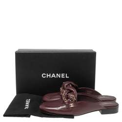 مملوكة مسبقًا حذاء سلايد شانيل جلد أسود مجدول بسلسلة مقاس 41