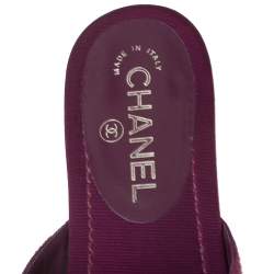 Pre Owned صندل سلايد فلات شانيل سويدي أرجواني مزين كاميليا مزخرف شعار الماركة سي سي مقاس 40