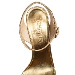 مملوكة مسبقًا Chanel White/Gold Patent And Leather Open Toe Ankle Strap Sandals Size 38.5