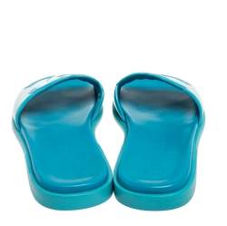مملوكة مسبقًا Chanel Blue Patent Leather CC Flat Slides Size 39