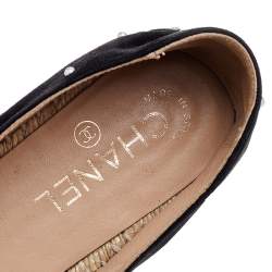 مملوكة مسبقًا Chanel Black Suede And Faux Pearl CC Espadrille Flats Size 38