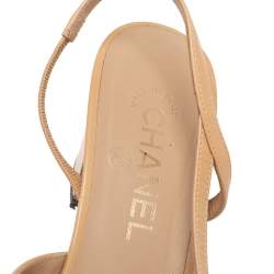 Pre Owned حذاء كعب عالي شانيل غطاء مقدمة سي سي كانفاس وجلد أسود/ ذهبي بسير خلفي مقاس 39