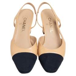 Pre Owned حذاء كعب عالي شانيل غطاء مقدمة سي سي كانفاس وجلد أسود/ ذهبي بسير خلفي مقاس 39