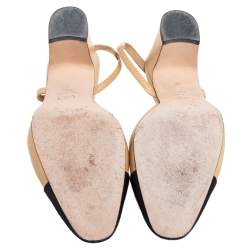 Pre Owned حذاء كعب عالي شانيل غطاء مقدمة سي سي كانفاس وجلد أسود/ ذهبي بسير خلفي مقاس 39