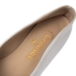 مملوكة مسبقًا Chanel Black/White Leather CC Cap Toe Bow Ballet Flats Size 38