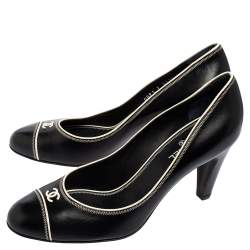 Pre Owned حذاء كعب عالي شانيل جلد أسود مزين سي سي مقدمة مستديرة مقاس 40