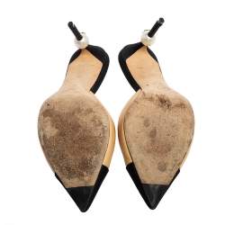 Pre Owned حذاء سلايد شانيل كانفاس وجلد أسود/ بيج سليب أون كعب مزخرف لؤلؤ صناعي سي سي م قاس 38.5