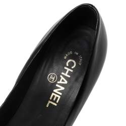 Pre Owned Chanel Black Patent and Leather CC Cap Toe Camellia Applique Pumps Size 38