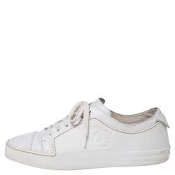 مملوكة مسبقًا حذاء رياضي شانيل جلد ومطاط أبيض رباط علوي مزين سي سي مقاس 38