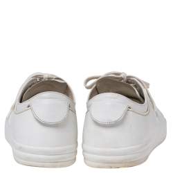 مملوكة مسبقًا حذاء رياضي شانيل جلد ومطاط أبيض رباط علوي مزين سي سي مقاس 38