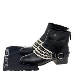 مملوكة مسبقًا حذاء بوت للكاحل للركبة شانيل جلد أسود سي سي مزخرف مقاس 38