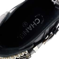 مملوكة مسبقًا حذاء بوت للكاحل للركبة شانيل جلد أسود سي سي مزخرف مقاس 38