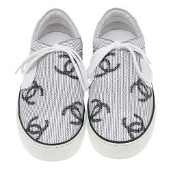 مملوكة مسبقًا حذاء رياضي شانيل منخفض من أعلي سي سي جلد أبيض مقاس 36.5