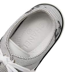 مملوكة مسبقًا حذاء رياضي شانيل منخفض من أعلي سي سي جلد أبيض مقاس 36.5