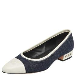 Pre Owned حذاء باليرينا فلات شانيل جلد ودنيم أزرق/أبيض غطاء مقدمة CC بفيونكة مقاس 38