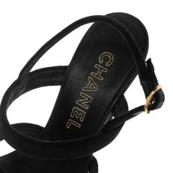 مملوكة مسبقًا Chanel Black Velvet Block Heel Singback Sandals Size 39
