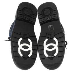 مملوكة مسبقًا Chanel Navy Blue Suede and Leather Lace-Up Ankle Boots Size 39.5