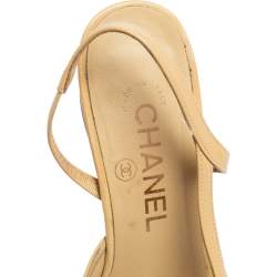 مملوكة مسبقًا حذاء كعب عالي شانيل CC جلد وكانفاس بيج/أسود غطاء مقدمة بحزام للكاحل مقاس 36