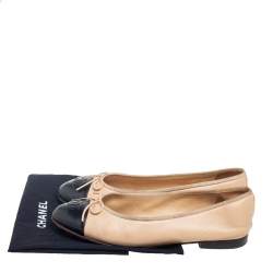 مملوكة مسبقًا Chanel Beige/Black Leather CC Cap Toe Bow Ballet Flats Size 40 