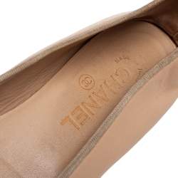 مملوكة مسبقًا Chanel Beige/Black Leather CC Cap Toe Bow Ballet Flats Size 40 