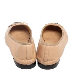 مملوكة مسبقًا Chanel Beige/Black Leather CC Cap Toe Bow Ballet Flats Size 40 