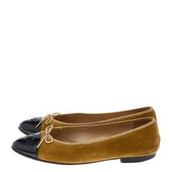 Pre Owned Chanel Beige/Black Patent Leather And Velvet CC Cap Toe Bow Ballet Flats Size 40.5