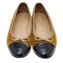 Pre Owned Chanel Beige/Black Patent Leather And Velvet CC Cap Toe Bow Ballet Flats Size 40.5