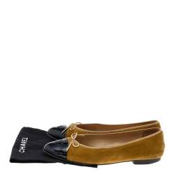Pre Owned Chanel Beige/Black Patent Leather And Velvet CC Cap Toe Bow Ballet Flats Size 40.5