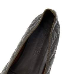 مملوكة مسبقًا Chanel Grey/Black Quilted Leather CC Cap Toe Bow Ballet Flats Size 40.5
