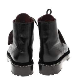 مملوكة مسبقًا Chanel Black Quilted Leather CC Pearl Detail Ankle Boots Size 38.5