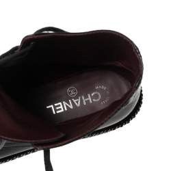 مملوكة مسبقًا Chanel Black Quilted Leather CC Pearl Detail Ankle Boots Size 38.5