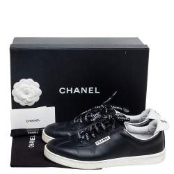 مملوكة مسبقًا Chanel Black Leather Logo Lace Up CC Low Top Sneakers Size 40