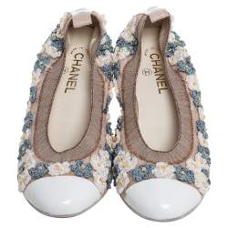 Pre Owned Chanel White Flower Embellished Mesh Fabric and Patent Leather Cap-Toe Scrunch Ballet Flats Size 40