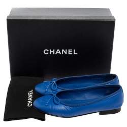 مملوكة مسبقًا Chanel Royal Blue Leather CC Bow Cap-Toe Ballet Flats Size 36.5