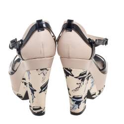 Pre Owned صندل سلايد شانيل كعب روكي جلد وجلد لامع رمادي/ أسود مقاس 38