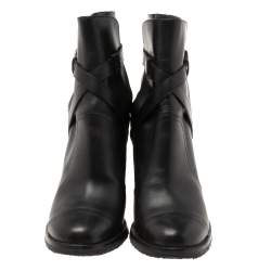 مملوكة مسبقًا Chanel Black Leather CC Ankle Boots Size 38.5