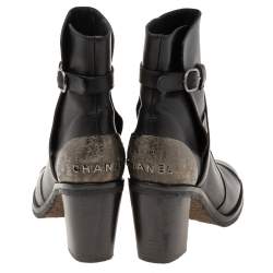 مملوكة مسبقًا Chanel Black Leather CC Ankle Boots Size 38.5