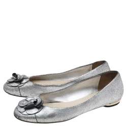 Pre Owned Chanel Silver Textured Leather Camellia Ballet Flats Size 41