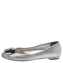 Pre Owned Chanel Silver Textured Leather Camellia Ballet Flats Size 41