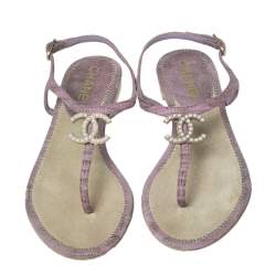 مملوكة مسبقًا صندل إصبع شايل جلد نقشة التمساح بنفسجي مزين شعار الماركة سي سي مقاس 36.5