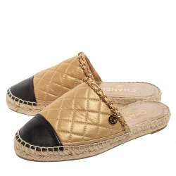 مملوكة مسبقًا صندل فلات مولز شانيل وجلد مبطنة أسود/ ذهبي ميتالك مقاس 36