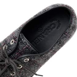 Pre Owned حذاء رياضى شانيل منخفض من أعلى غطاء مقدمة سى سى جلد وتويد رمادي مقاس 38 