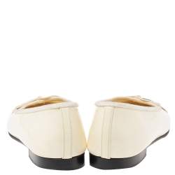 مملوكة مسبقًا Chanel Cream/Black Patent And Leather CC Bow Cap Toe Ballet Flats Size 37