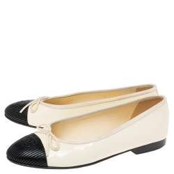 مملوكة مسبقًا Chanel Cream/Black Patent And Leather CC Bow Cap Toe Ballet Flats Size 37