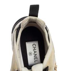 مملوكة مسبقًا حذاء رياضي شانيل قماش وسويدي أبيض / أسود سي سي عنق منخفض مقاس 38.5 