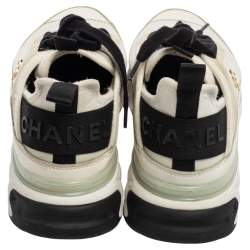 مملوكة مسبقًا حذاء رياضي شانيل قماش وسويدي أبيض / أسود سي سي عنق منخفض مقاس 38.5 