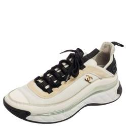 مملوكة مسبقًا حذاء رياضي شانيل قماش وسويدي أبيض / أسود سي سي عنق منخفض مقاس 38.5 